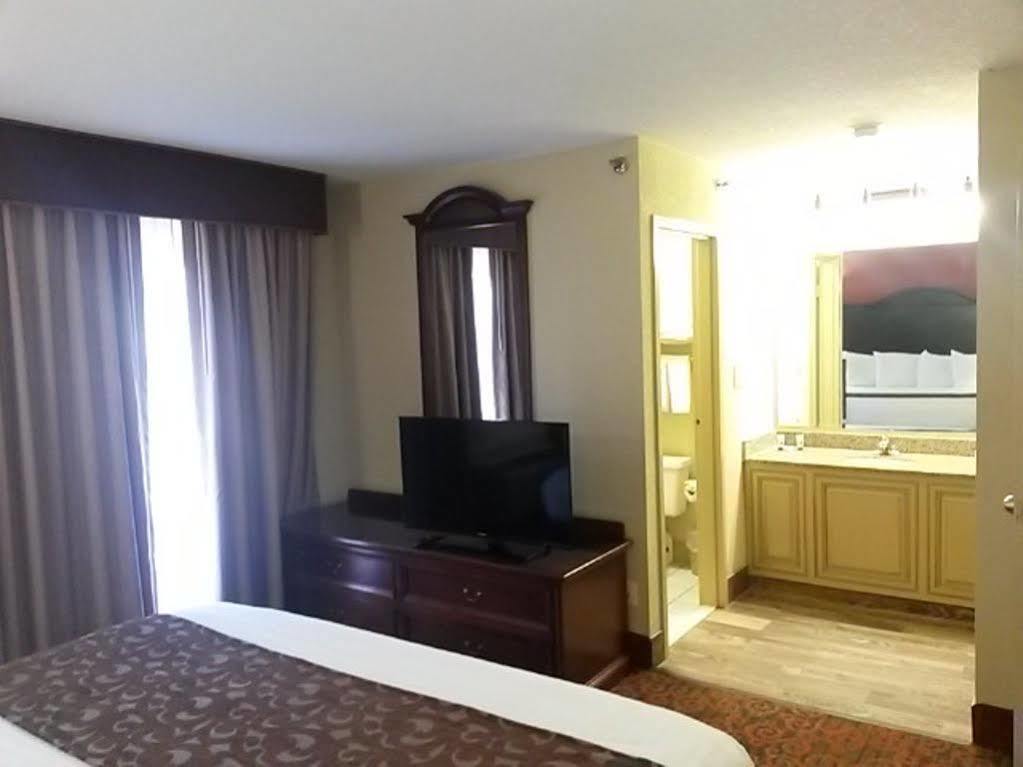 กัฟเวอร์นอร์ สวีท โฮเต็ล Hotel โอคลาโฮมาซิตี้ ภายนอก รูปภาพ