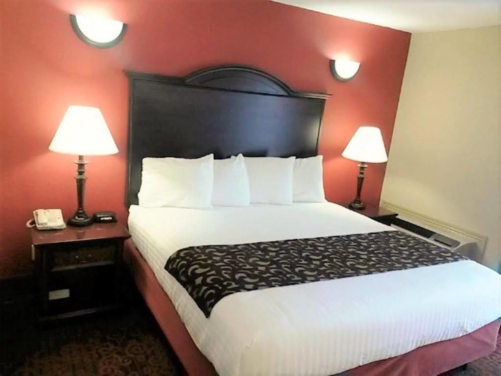 กัฟเวอร์นอร์ สวีท โฮเต็ล Hotel โอคลาโฮมาซิตี้ ภายนอก รูปภาพ