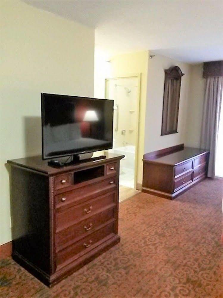 กัฟเวอร์นอร์ สวีท โฮเต็ล Hotel โอคลาโฮมาซิตี้ ภายนอก รูปภาพ